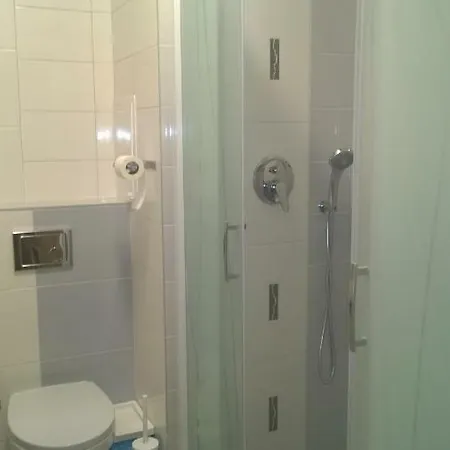 Raz Dwa Trzy アパート